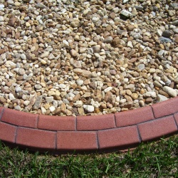 Concrete-Edging-Beautifully-Keeps-The-Rock-In-The-Beds